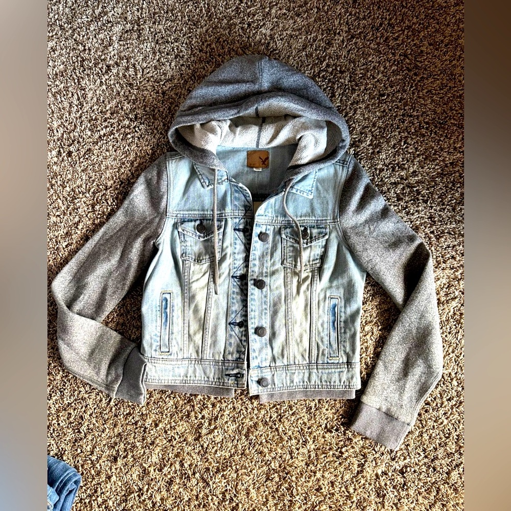 AMERICAN EAGLE denim jacket/ heather grey sleeves and hood NEW WITH TAGS! Sz sma